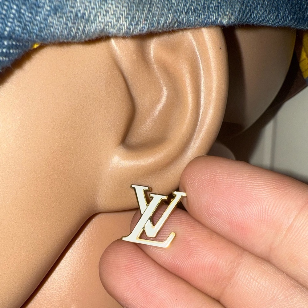 L stud Earrings unbranded